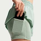 Shorts Dri-FIT 2 en 1 de tiro medio de 8 cm para mujer Nike One