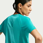 Playera de correr de manga corta Dri-FIT para mujer Nike Swift
