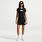กางเกงขาสั้นเอวปานกลางผู้หญิง Nike Sportswear Club Fleece