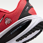 Tenis de correr en pavimento para hombre Nike College Vomero 18 (Ohio State)