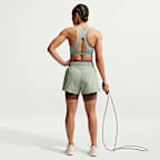 Nike Universa sports-BH med innlegg og middels støtte til dame