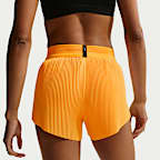 Shorts de correr Dri-FIT ADV de tiro medio de 8 cm con forro de ropa interior para mujer Nike AeroSwift