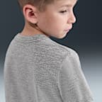 Conjunto de 2 piezas con shorts de tejido Knit Club para niños talla pequeña Nike