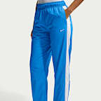 Joggers de tiro medio holgados con protección contra los rayos UV para mujer Nike Sportswear Classic Wovens