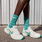 Tenis con detalles reflejantes para mujer Nike V2K Run