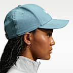 หมวกแก๊ป Swoosh มีโครง Nike Dri-FIT Club