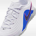 Nike Jr. Tiempo Maestro Club Older Kids Turf Low-Top Football Shoes