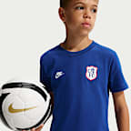 Chelsea F.C. Premier Older Kids' Nike Football T-Shirt