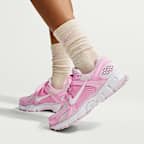 Tenis con detalles reflejantes para mujer Nike Zoom Vomero 5