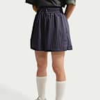Nike Sportswear 女款寬鬆高腰輕盈防撕裂尼龍短褲