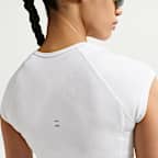 Playera de correr de manga tipo casquillo Dri-FIT para mujer Nike Tempo Swoosh