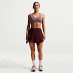 Bra deportivo Nike Universa con almohadilla de media sujeción para mujer