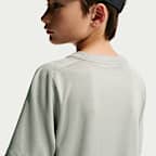 Nike Multi Dri-FIT Kısa Kollu Genç Çocuk (Erkek) Antrenman Üstü