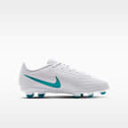 Nike Jr. Tiempo Maestro Club Low-Top Fußballschuh für verschiedene Böden (ältere Kinder)