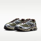 ナイキ エア マックス モト 2K ウィメンズシューズ リフレクティブ (再帰反射) アクセント付き