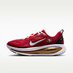 Tenis de correr en pavimento de la NFL para hombre Nike Vomero 18 (San Francisco 49ers)