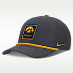 Gorra universitaria Nike Dri-FIT ajustable y con estructura A-Frame para hombre Iowa Legacy Letter Rise