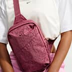 Nike Aura Crossbody-Tasche mit Blumenmuster (5 l)