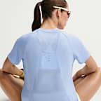 Nike Swift Dri-FIT Kısa Kollu Kadın Koşu Üstü