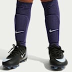 Conjunto de 3 piezas de futbol Nike Replica para niños talla pequeña C.D. Guadalajara local Stadium 2026/27