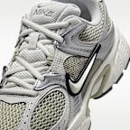 ナイキ V5 RNR ウィメンズシューズ リフレクティブ (再帰反射) アクセント付き