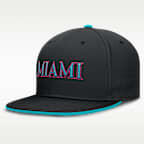 Gorra Nike Dri-FIT de la MLB ajustada para hombre Miami Marlins City Connect True