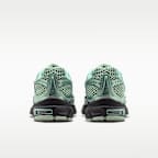 Tenis con detalles reflejantes para mujer Nike Air Max Moto 2K