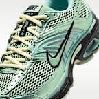 Tenis con detalles reflejantes para mujer Nike Air Max Moto 2K