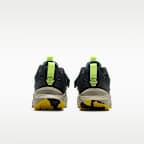 Tenis de básquetbol para niños grandes Nike Team Hustle D 12