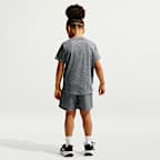 Nike Dri-FIT Miler felsőből és rövidnadrágból álló szett kisgyerekeknek