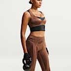 NikeSKIMS Satin Shine Sport-BH mit tiefem Ausschnitt