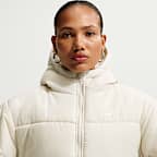 Nike Sportswear Classic Therma-FIT ledig boblejakke med hette til dame