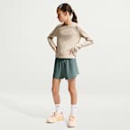 Shorts de correr Repel Dri-FIT de tiro medio de 18 cm para niña Nike MAVN