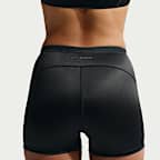 NikeSKIMS Satin Shine Boyshorts mit mittelhohem Bund und Kordelzug (ca. 5 cm, Damen)