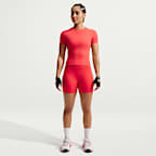 Playera de manga corta Dri-FIT para mujer Nike Universa