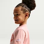 Conjunto de dos piezas de playera Floatie y shorts para niños talla pequeña Nike Sportswear Club