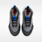 Botas para niños grandes con detalles reflejantes Nike Terrascout