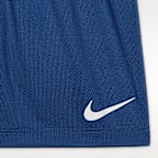 Conjunto de playera tipo jersey con gráfico y shorts de malla para bebé (12 a 24 meses) Nike E1D1