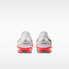 Tacos de fútbol de corte low para terrenos múltiples Nike Tiempo Maestro Academy