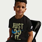 Playera con gráfico para niños talla pequeña Nike In The Zone