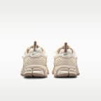 Scarpa Nike Vomero 5 con dettagli dal design rifrangente – Ragazzo/a