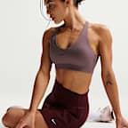 Bra deportivo Nike Universa con almohadilla de media sujeción para mujer