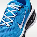 Tenis de correr en pavimento de la NFL para hombre Nike Vomero 18 (Carolina Panthers)
