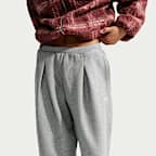 Pantaloni oversize a vita alta plissettati con orlo aperto Nike Studio Fleece pesante – Donna