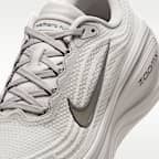 Tenis de correr en pavimento para hombre Nike Vomero Plus
