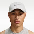 Gorra Swoosh con estructura Nike Dri-FIT Club