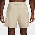 Shorts versátiles Dri-FIT de 13 cm sin forro para hombre Nike Form
