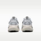 Nike Vomero 18 GORE-TEX Men's Waterproof Road Running Shoes with Reflective Design Accents