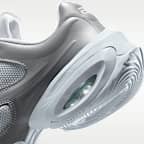 Tenis Nike Air Max Muse para mujer con detalles reflejantes