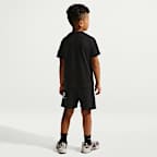 Playera con gráfico para niños talla pequeña Nike In The Zone